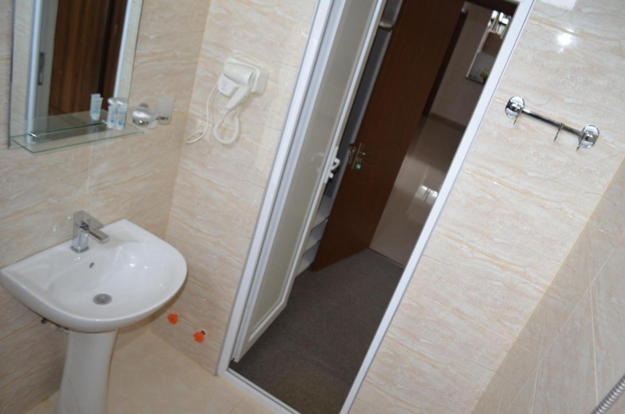 Balu Hotel Koboeleti Buitenkant foto